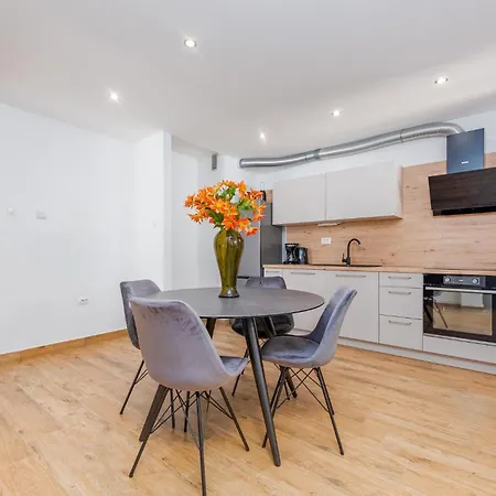 Appartement Awesome In With Wifi