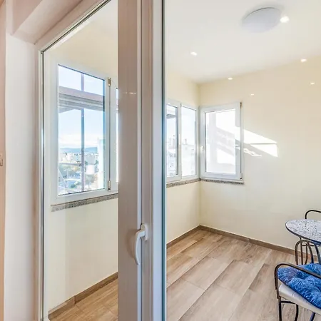 Appartement Awesome In With Wifi Zadar
