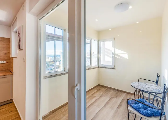 Appartement Awesome In With Wifi Zadar